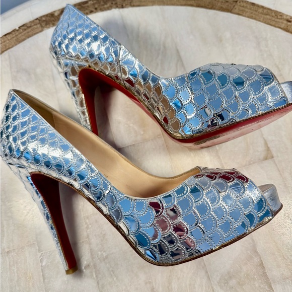 Christian Louboutin Silver Scaled Peep-Toe Heels, size 39 mint condition - Picture 10 of 10